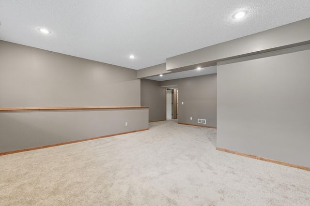 11333 Ivywood Trail, Woodbury, MN 55129