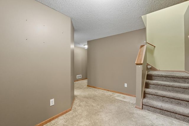 11333 Ivywood Trail, Woodbury, MN 55129