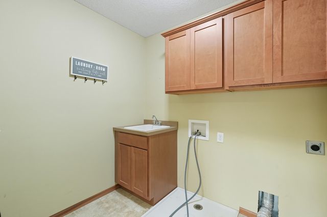 11333 Ivywood Trail, Woodbury, MN 55129