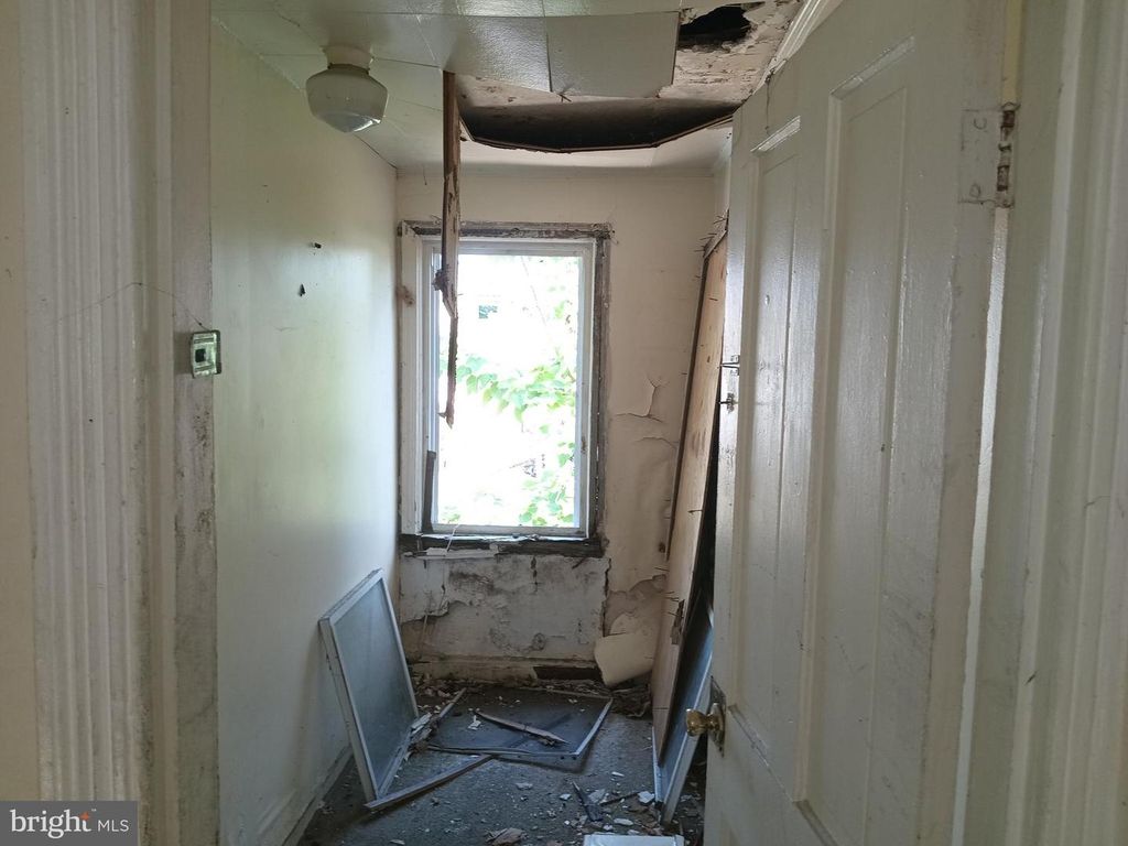 Image 7 of property listing at 1924 CHRISTIAN ST, Baltimore, MD 21223