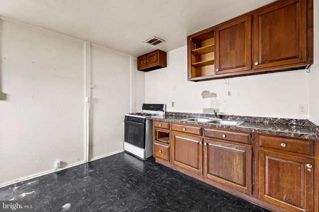 1318 WILSON POINT RD, Baltimore, MD 21220