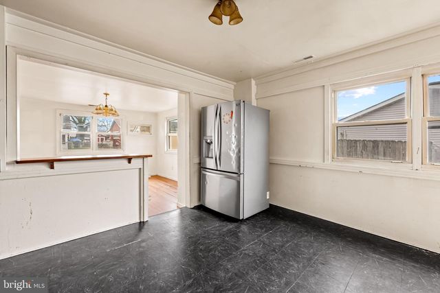 1318 WILSON POINT RD, Baltimore, MD 21220