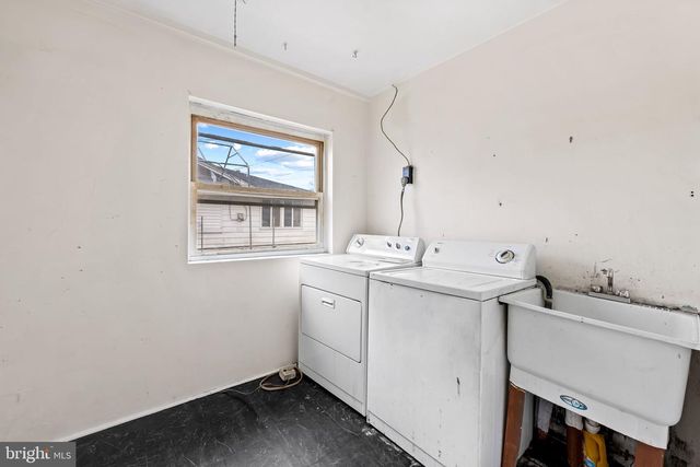 1318 WILSON POINT RD, Baltimore, MD 21220