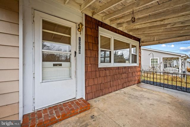 1318 WILSON POINT RD, Baltimore, MD 21220