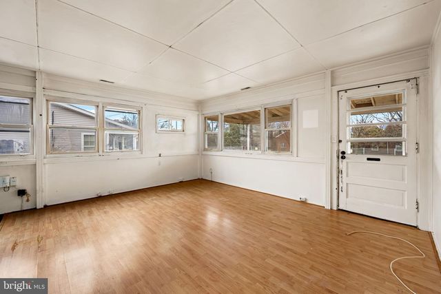 1318 WILSON POINT RD, Baltimore, MD 21220