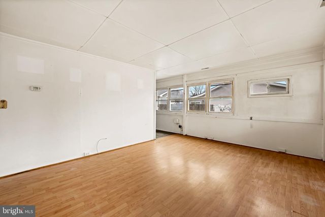 1318 WILSON POINT RD, Baltimore, MD 21220