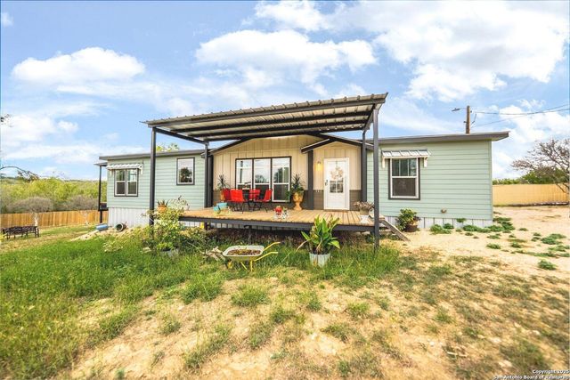 192 County Road 5635, Castroville, TX 78009
