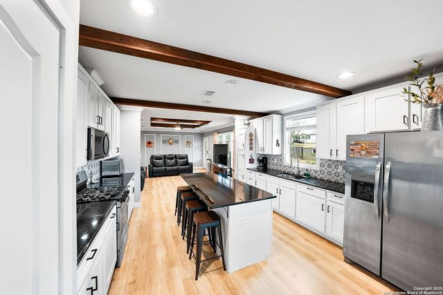 192 County Road 5635, Castroville, TX 78009