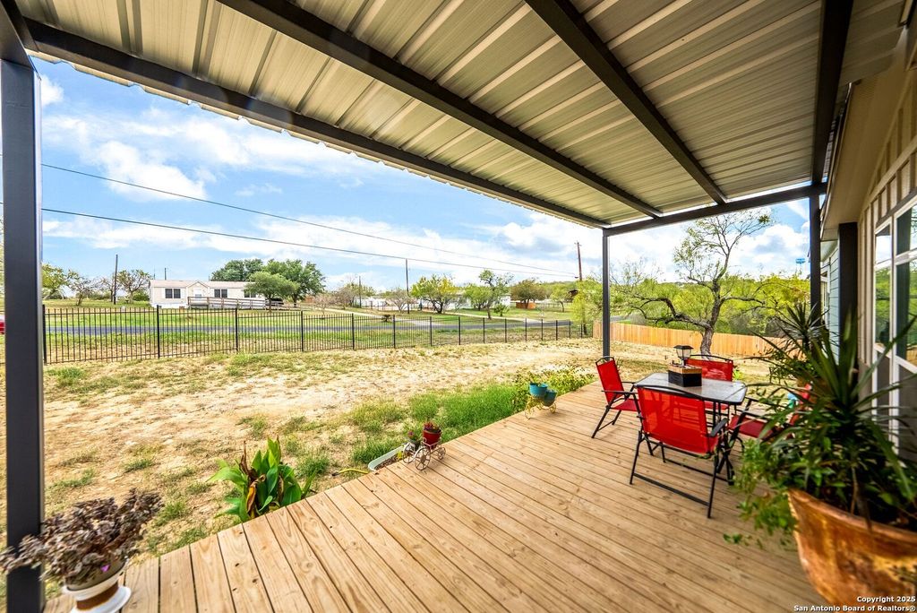 192 County Road 5635, Castroville, TX 78009