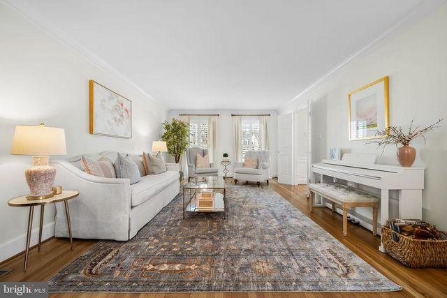 8897 MCNAIR DR, Alexandria, VA 22309