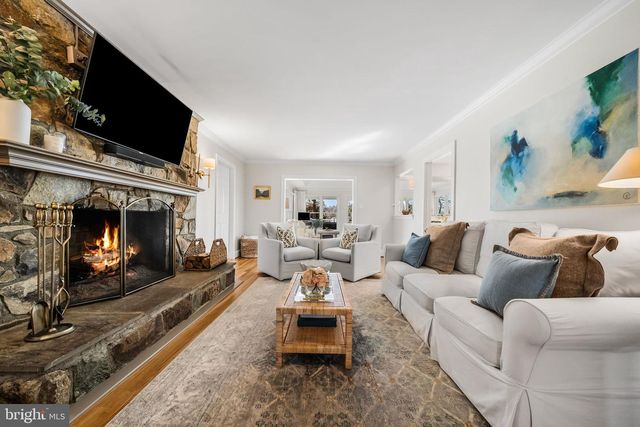 8897 MCNAIR DR, Alexandria, VA 22309