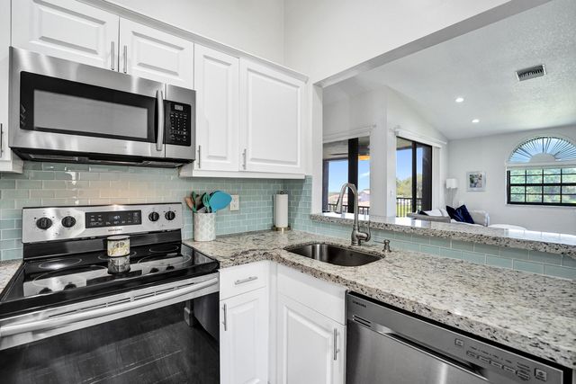 10631 NW 14th Street 212, Plantation, FL 33322