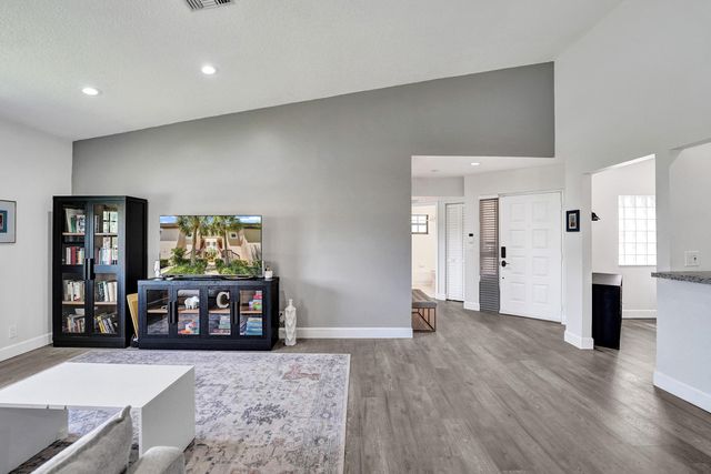 10631 NW 14th Street 212, Plantation, FL 33322