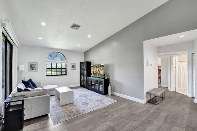 10631 NW 14th Street 212, Plantation, FL 33322