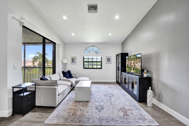 10631 NW 14th Street 212, Plantation, FL 33322