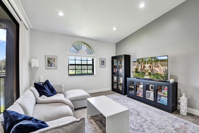 10631 NW 14th Street 212, Plantation, FL 33322