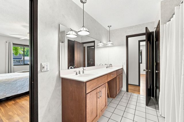 12808 Woodview Lane, Burnsville, MN 55337