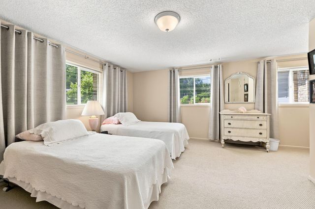 12808 Woodview Lane, Burnsville, MN 55337