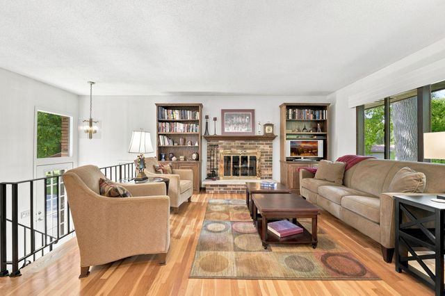 12808 Woodview Lane, Burnsville, MN 55337