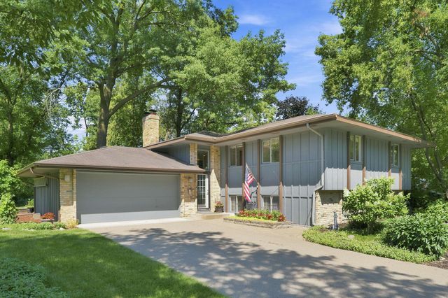 12808 Woodview Lane, Burnsville, MN 55337