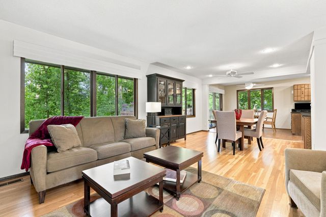 12808 Woodview Lane, Burnsville, MN 55337