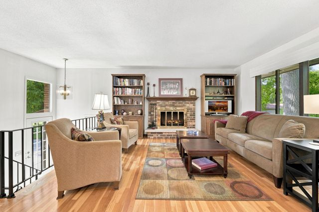 12808 Woodview Lane, Burnsville, MN 55337