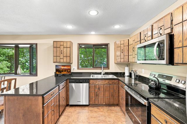 12808 Woodview Lane, Burnsville, MN 55337