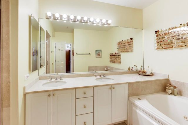7404 LINCOLN Avenue B, Skokie, IL 60076