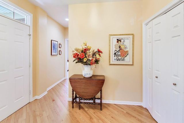 7404 LINCOLN Avenue B, Skokie, IL 60076