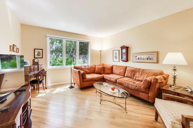 7404 LINCOLN Avenue B, Skokie, IL 60076