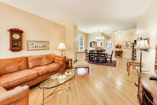 7404 LINCOLN Avenue B, Skokie, IL 60076