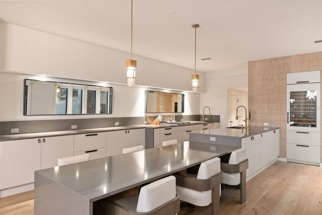 1123 ABBEYS WAY, Tampa, FL 33602