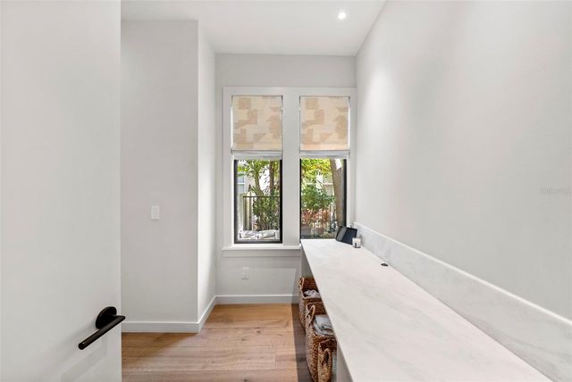 1123 ABBEYS WAY, Tampa, FL 33602