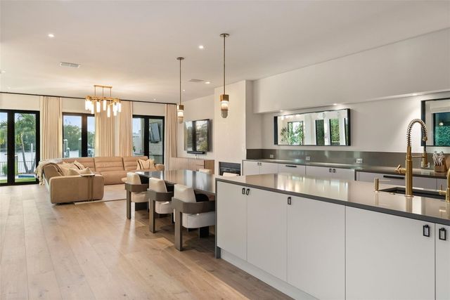 1123 ABBEYS WAY, Tampa, FL 33602