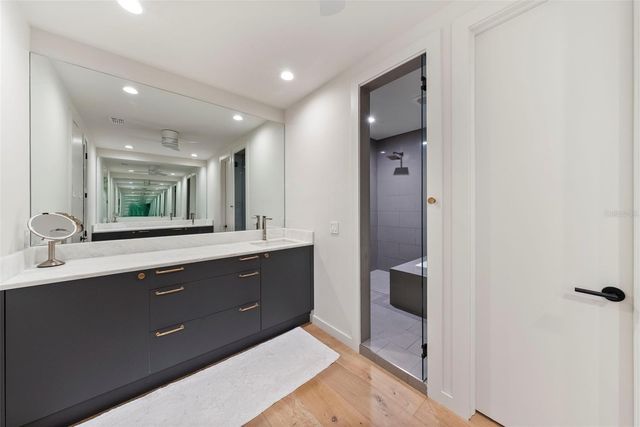 1123 ABBEYS WAY, Tampa, FL 33602