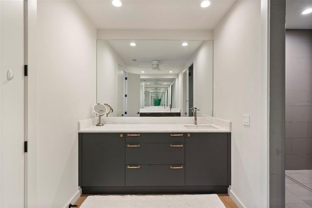 1123 ABBEYS WAY, Tampa, FL 33602