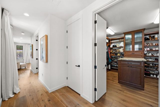 1123 ABBEYS WAY, Tampa, FL 33602