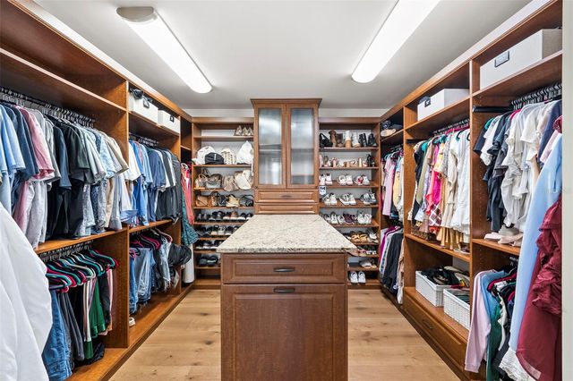 1123 ABBEYS WAY, Tampa, FL 33602