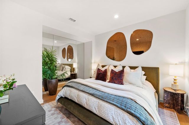 1123 ABBEYS WAY, Tampa, FL 33602