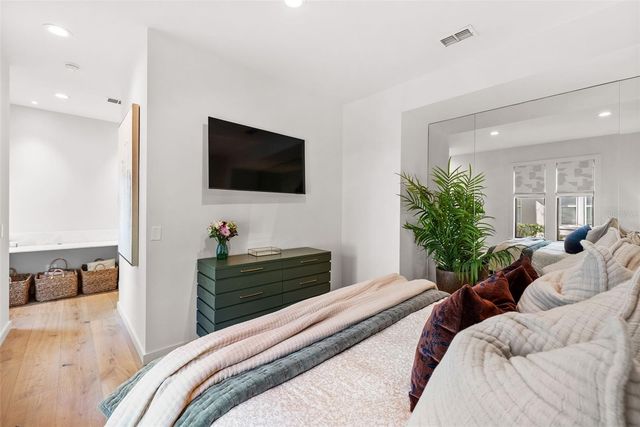 1123 ABBEYS WAY, Tampa, FL 33602