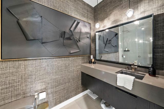 1123 ABBEYS WAY, Tampa, FL 33602