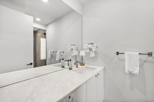 1123 ABBEYS WAY, Tampa, FL 33602