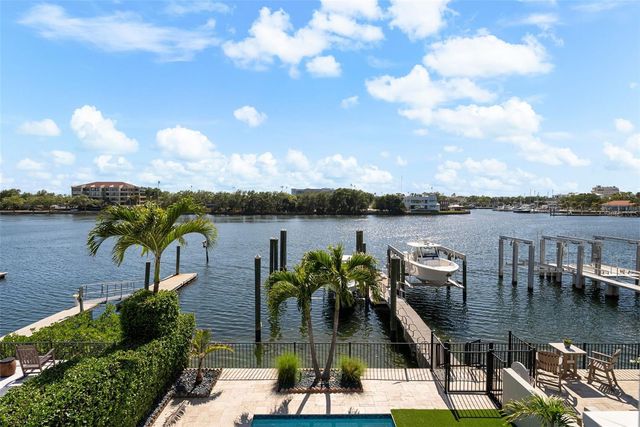 1123 ABBEYS WAY, Tampa, FL 33602