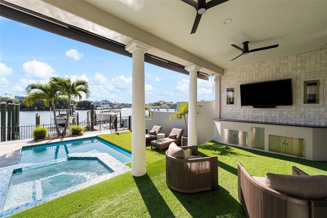 1123 ABBEYS WAY, Tampa, FL 33602