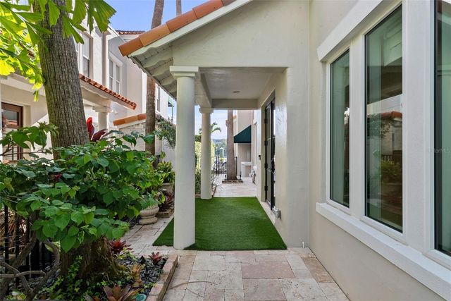 1123 ABBEYS WAY, Tampa, FL 33602