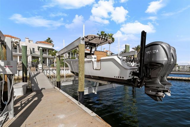 1123 ABBEYS WAY, Tampa, FL 33602