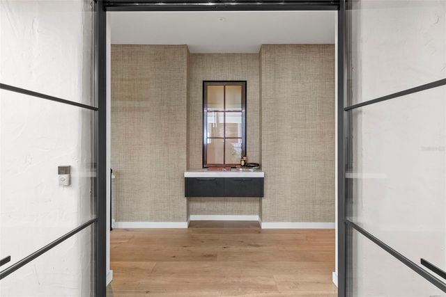 1123 ABBEYS WAY, Tampa, FL 33602