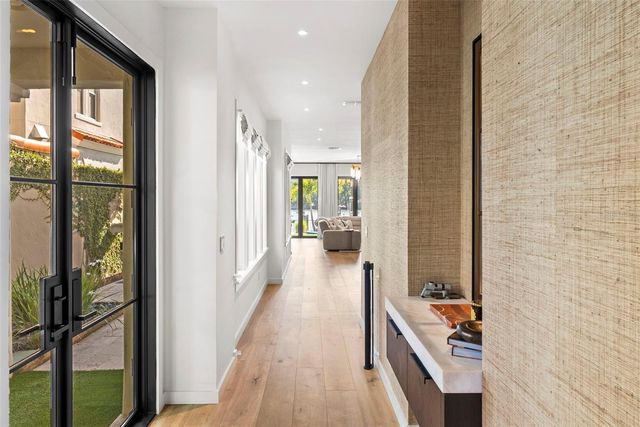 1123 ABBEYS WAY, Tampa, FL 33602