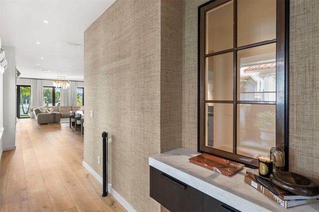 1123 ABBEYS WAY, Tampa, FL 33602