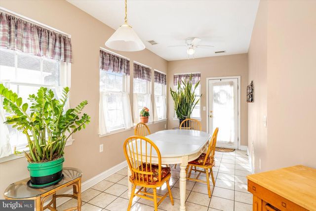 14 HUMMINGBIRD DR, Hamilton, NJ 08690